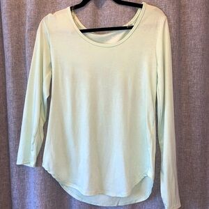 ❤️WOMEN’S  medium Just Be top